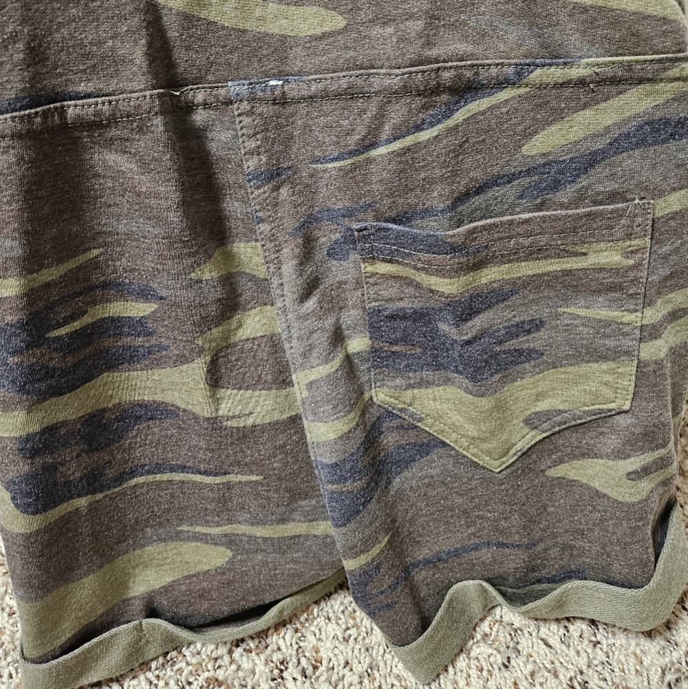 Stylish Camouflage Overalls with Front Pocket - Picture 12 of 13